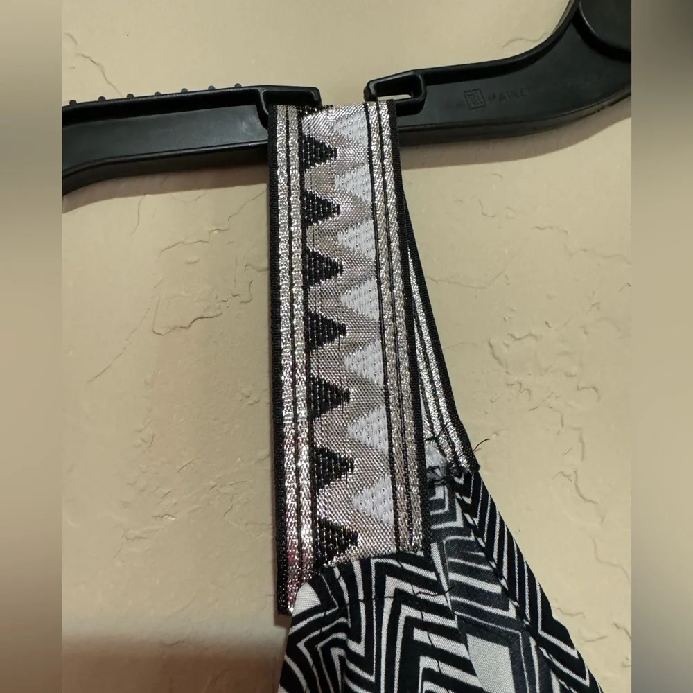 Women’s flowy shirt size M